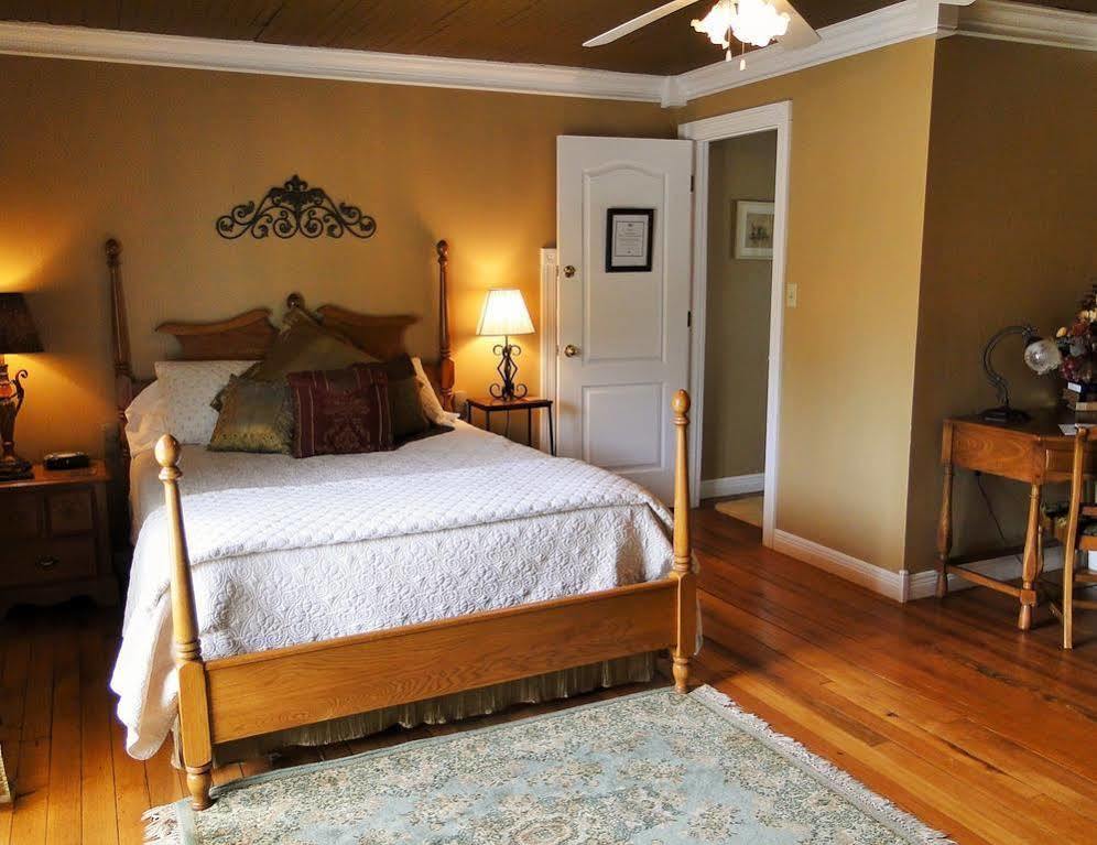 Hill House Bed And Breakfast Loretto Eksteriør bilde